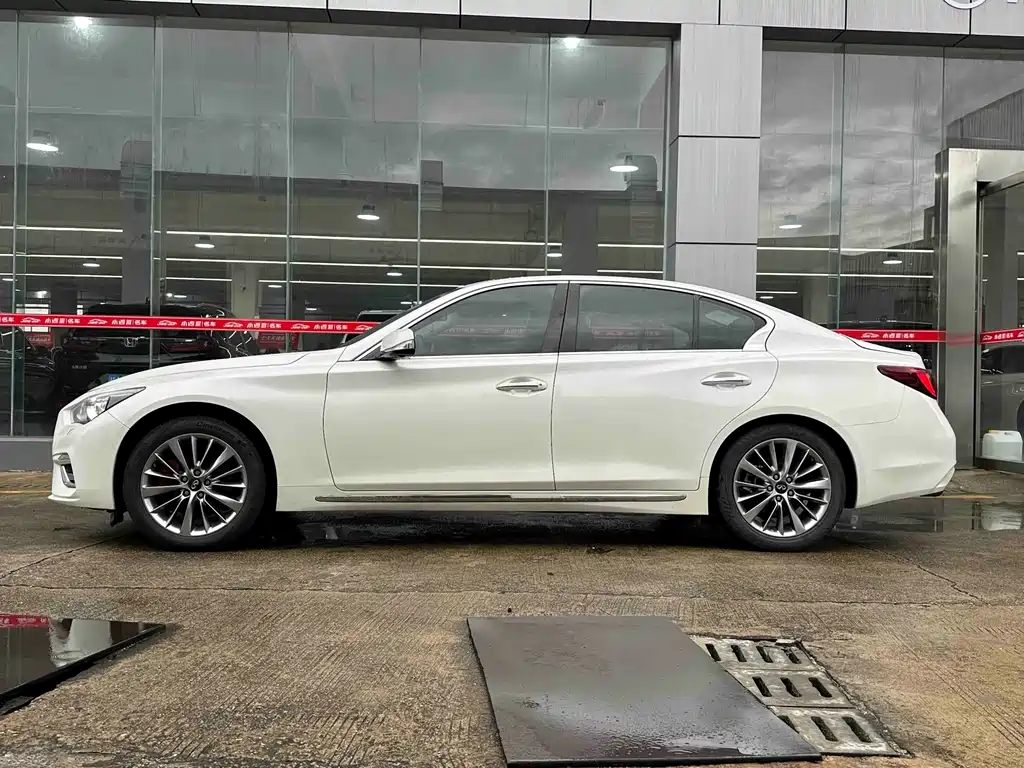 Infiniti Q50L 2018 2.0T V