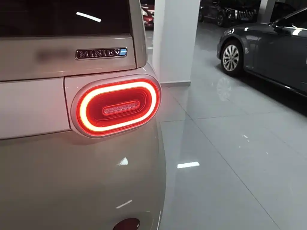 Wuling MINIEV — миниатюра 8