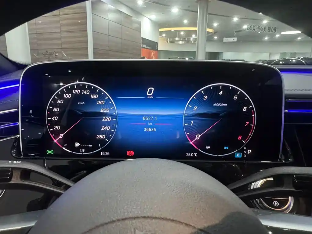 Mercedes-Benz E-Class — миниатюра 12