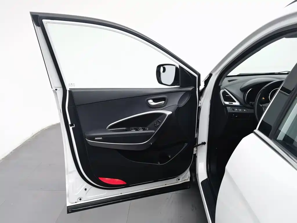 Hyundai Santa Fe — миниатюра 8
