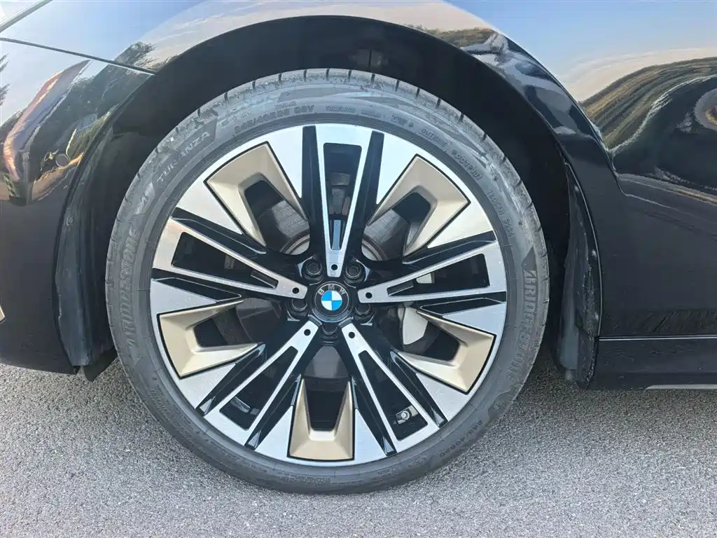 BMW 5 Series — миниатюра 8
