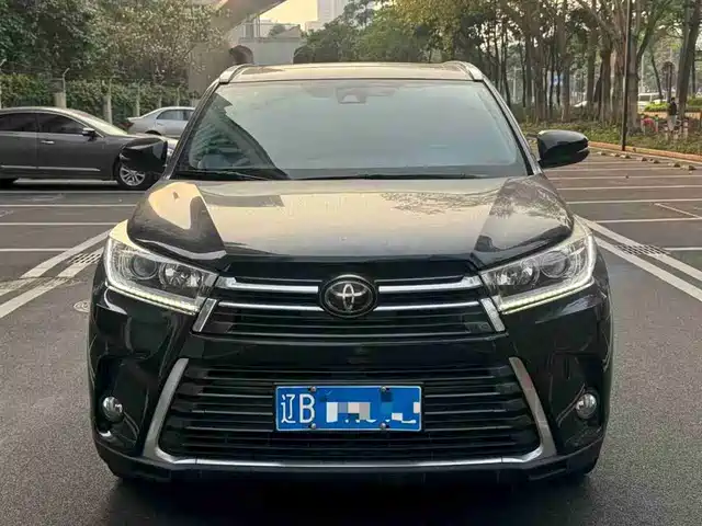 TOYOTA HIGHLANDER