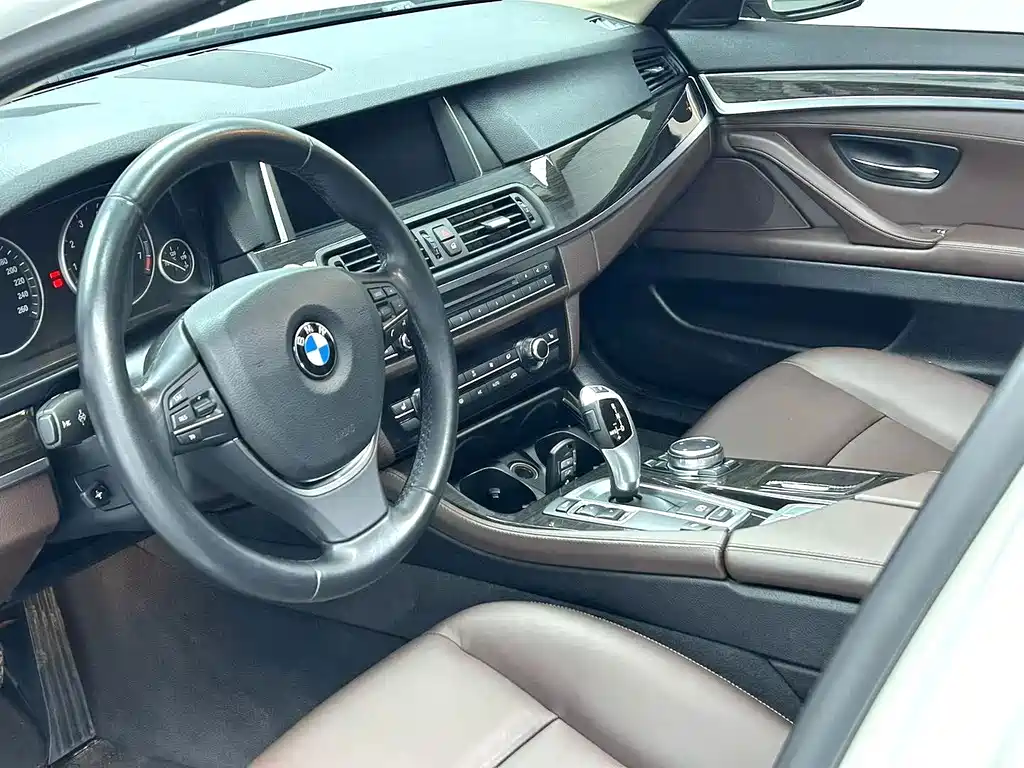 BMW 5 Series — миниатюра 2