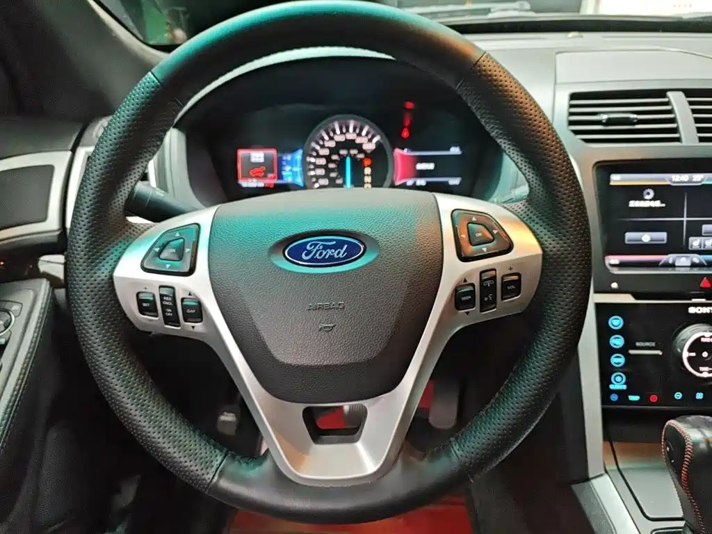 Ford Explorer (Import) — миниатюра 6