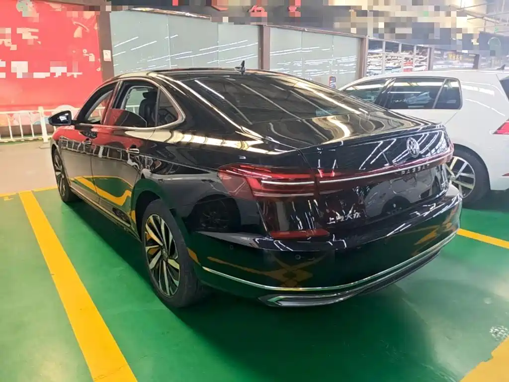 Volkswagen Passat 2023 330TSI Luxury