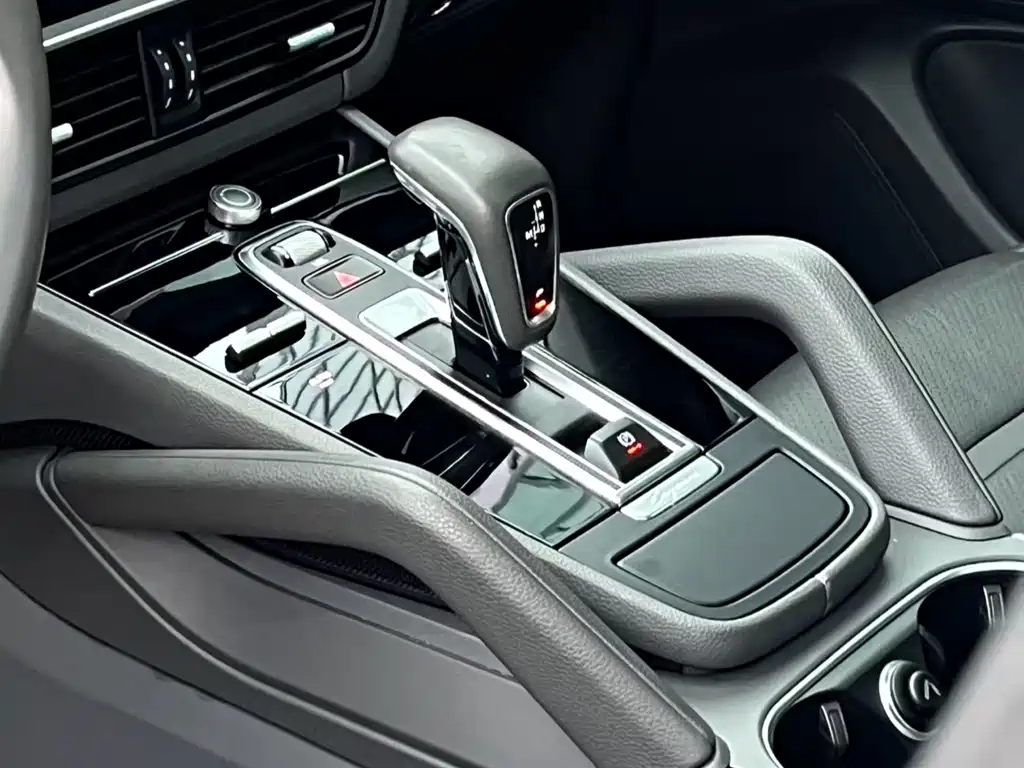 Porsche Cayenne — миниатюра 5