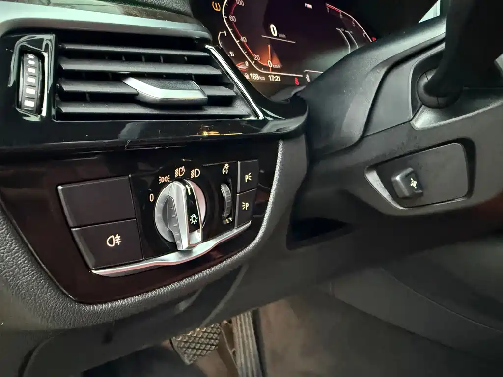 BMW 5 Series — миниатюра 6