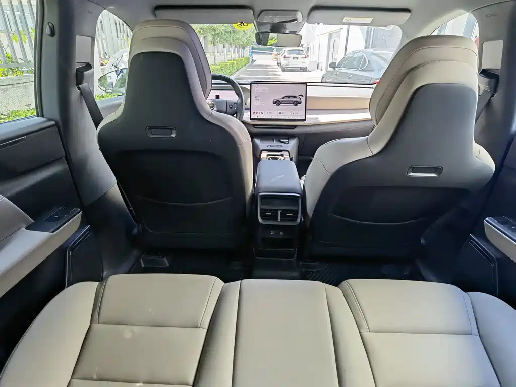 Volvo гибрид Volvo XC70 plug-in — миниатюра 10