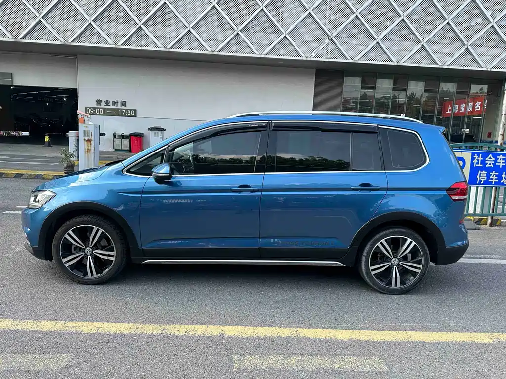 Volkswagen Touran — миниатюра 3