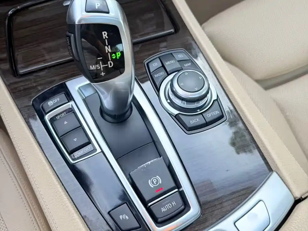 BMW 7 Series — миниатюра 15