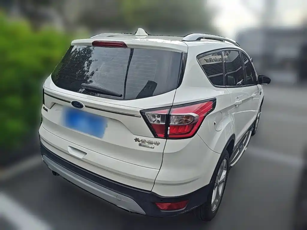 Ford Kuga — миниатюра 10
