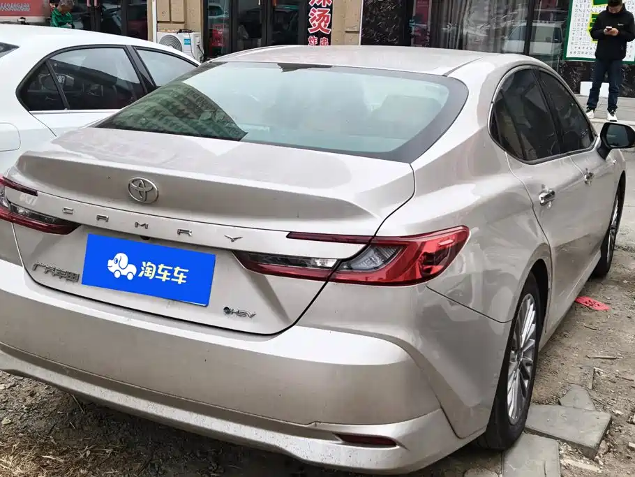 Toyota Camry — миниатюра 3
