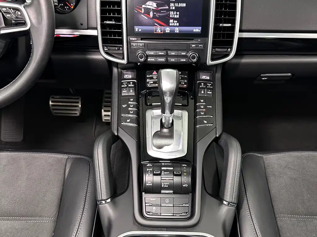 Porsche Cayenne — миниатюра 38