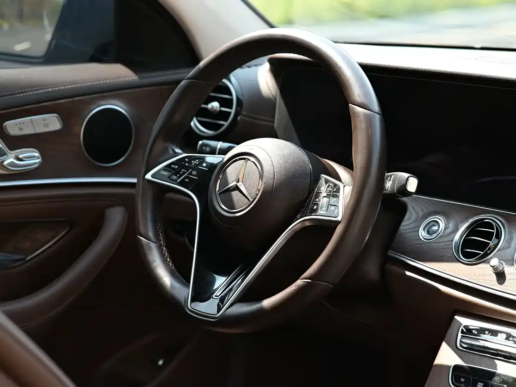 Mercedes-Benz E-Class — миниатюра 7