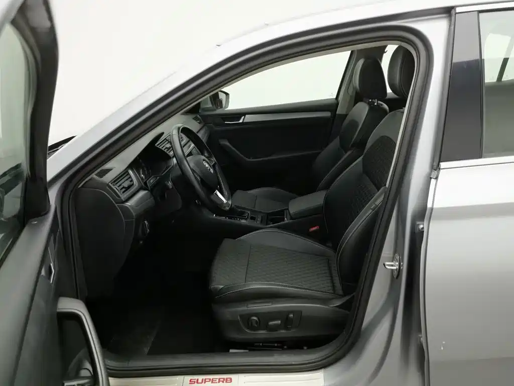 Skoda Superb — миниатюра 10