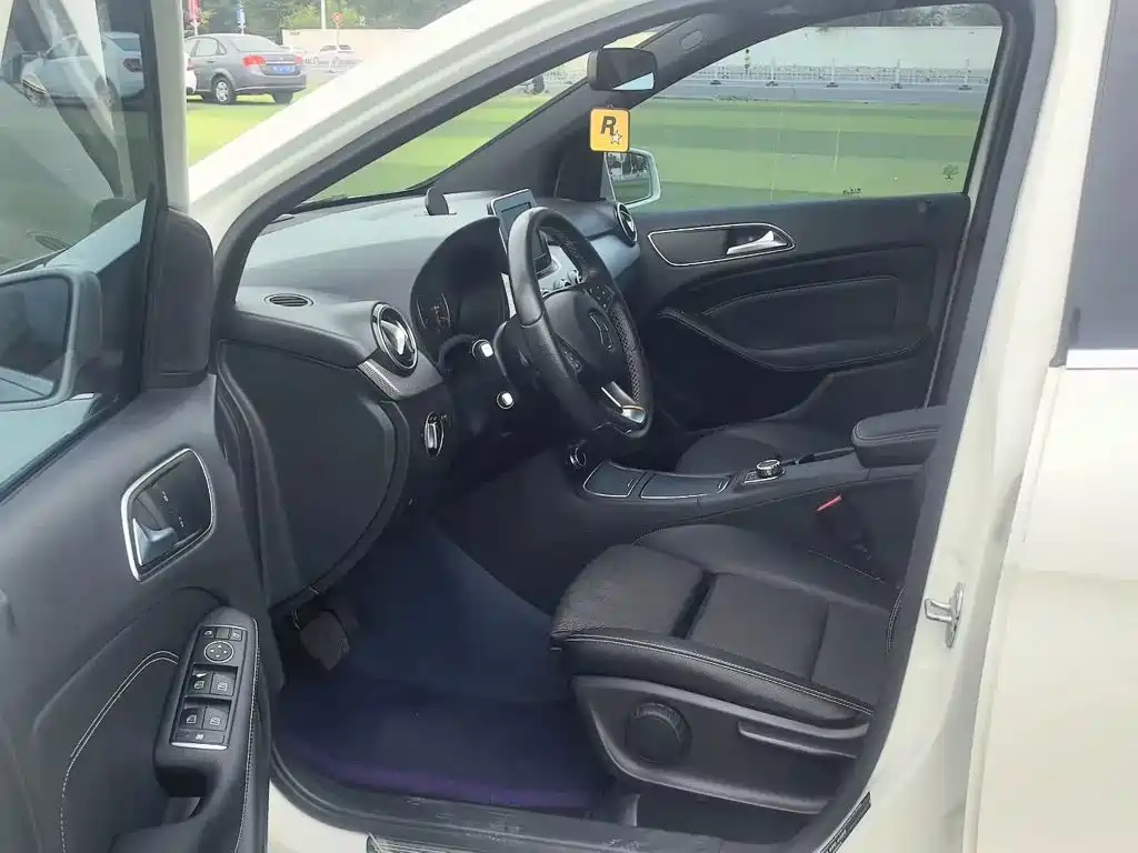Mercedes-Benz B-Class — миниатюра 7