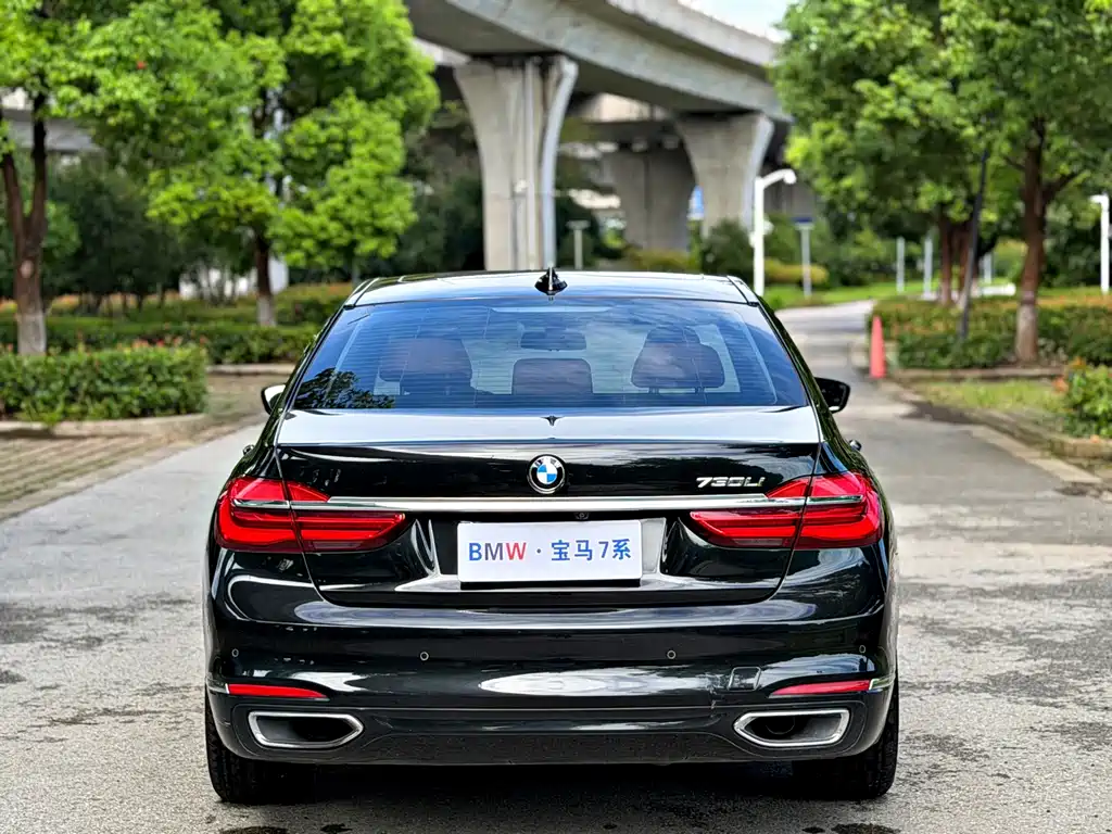 BMW 7 Series — миниатюра 18