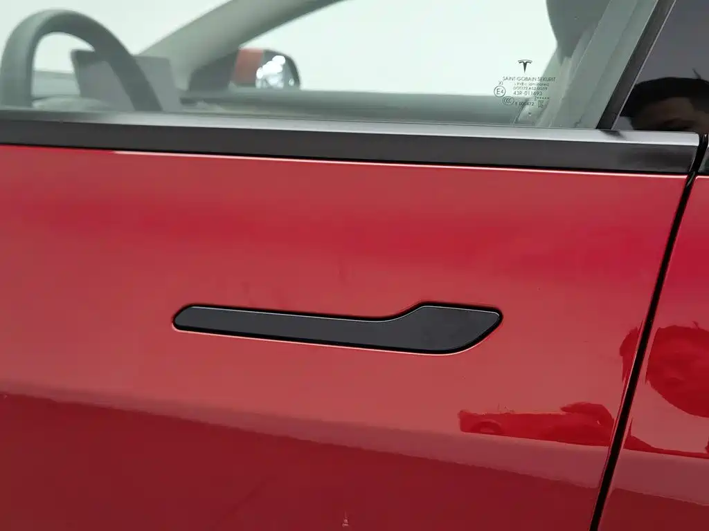 Tesla Model 3 — миниатюра 18