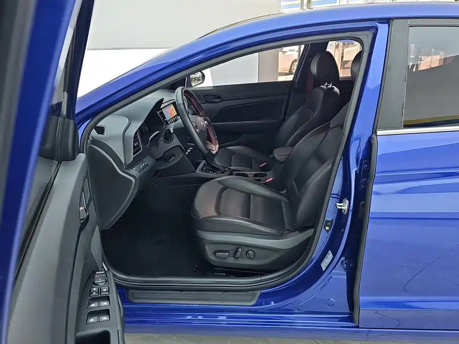 Hyundai Elantra — миниатюра 9