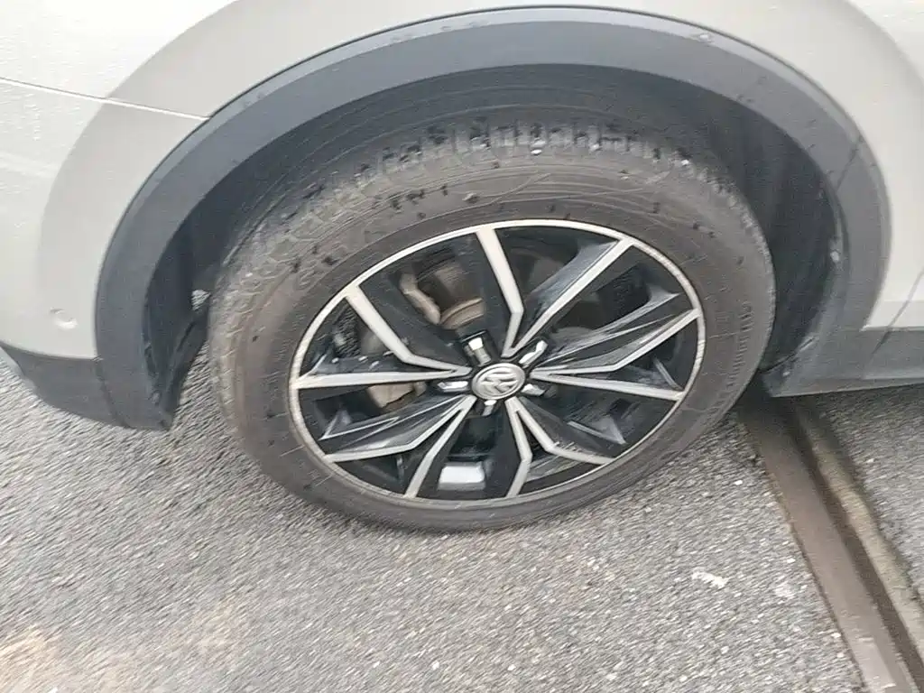 Volkswagen Tiguan L — миниатюра 23