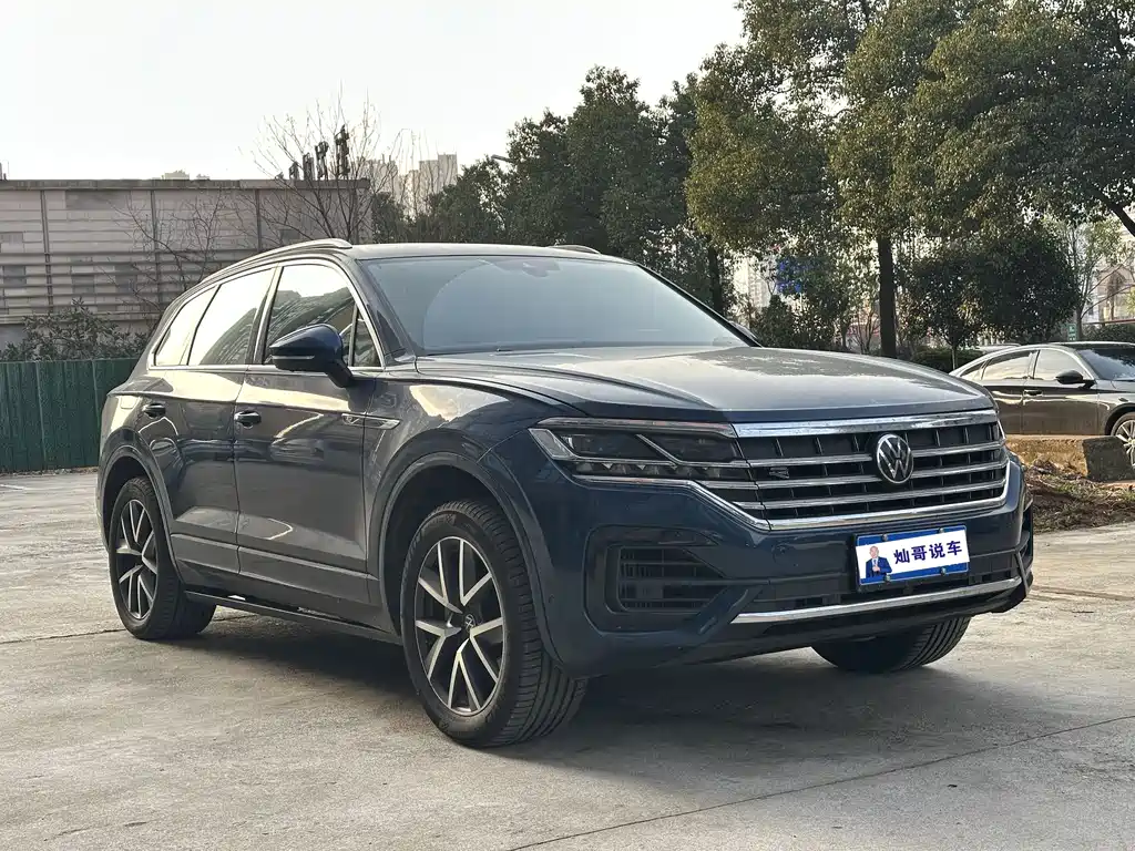 VOLKSWAGEN TOUAREG