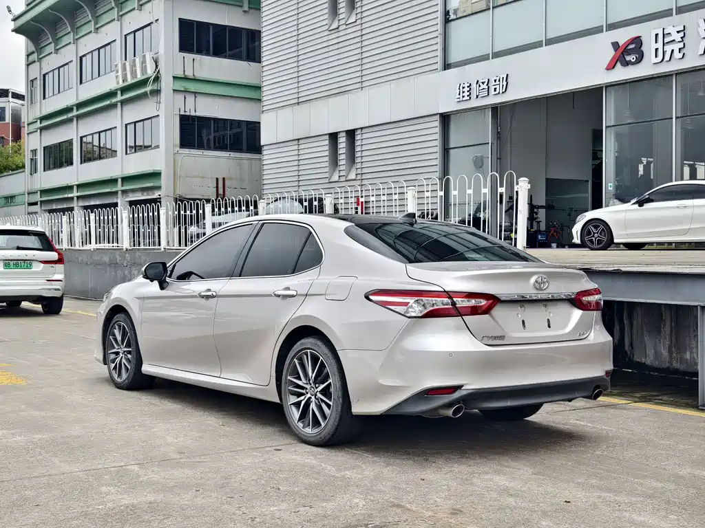 Toyota Camry — миниатюра 17