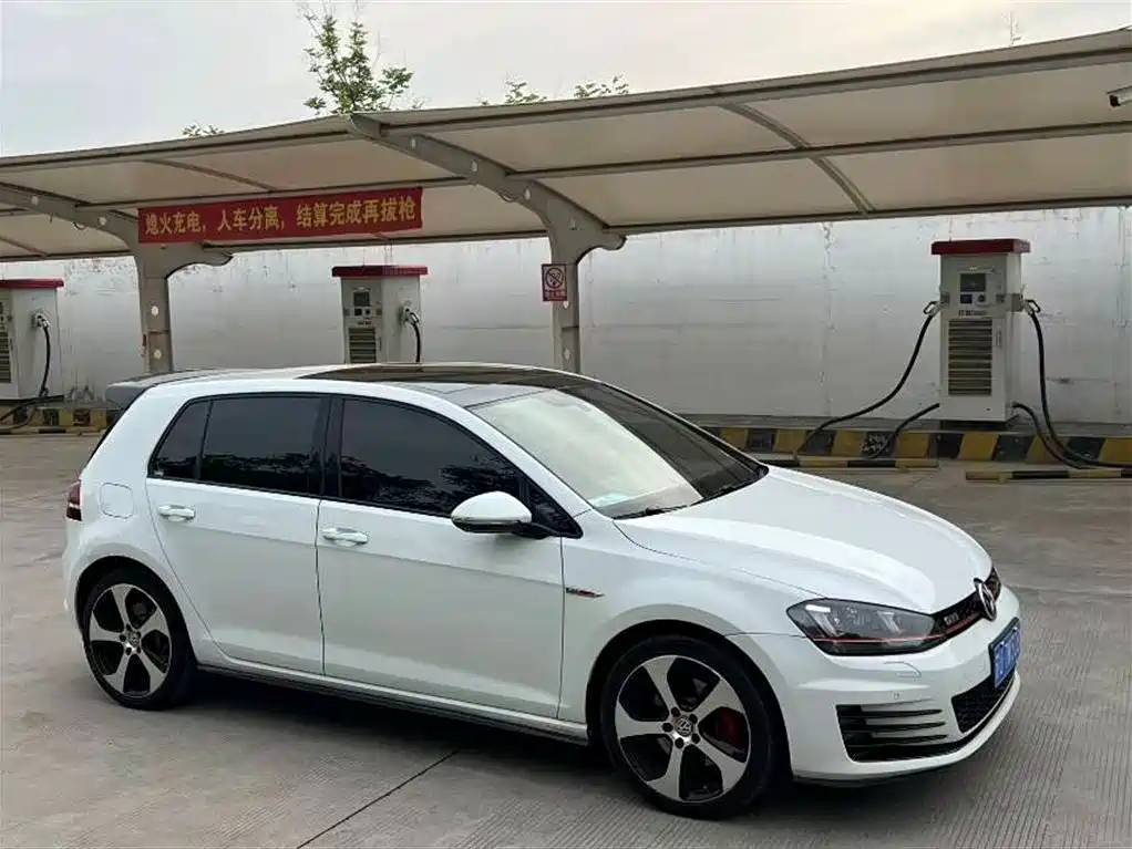 Купить Volkswagen Golf GTI