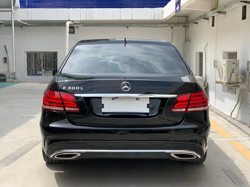 Mercedes-Benz E-Class — миниатюра 12