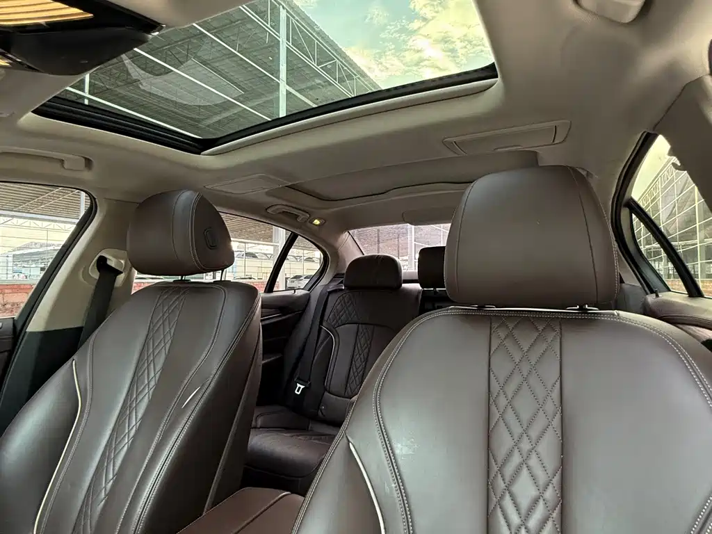 BMW 5 Series New Energy — миниатюра 32