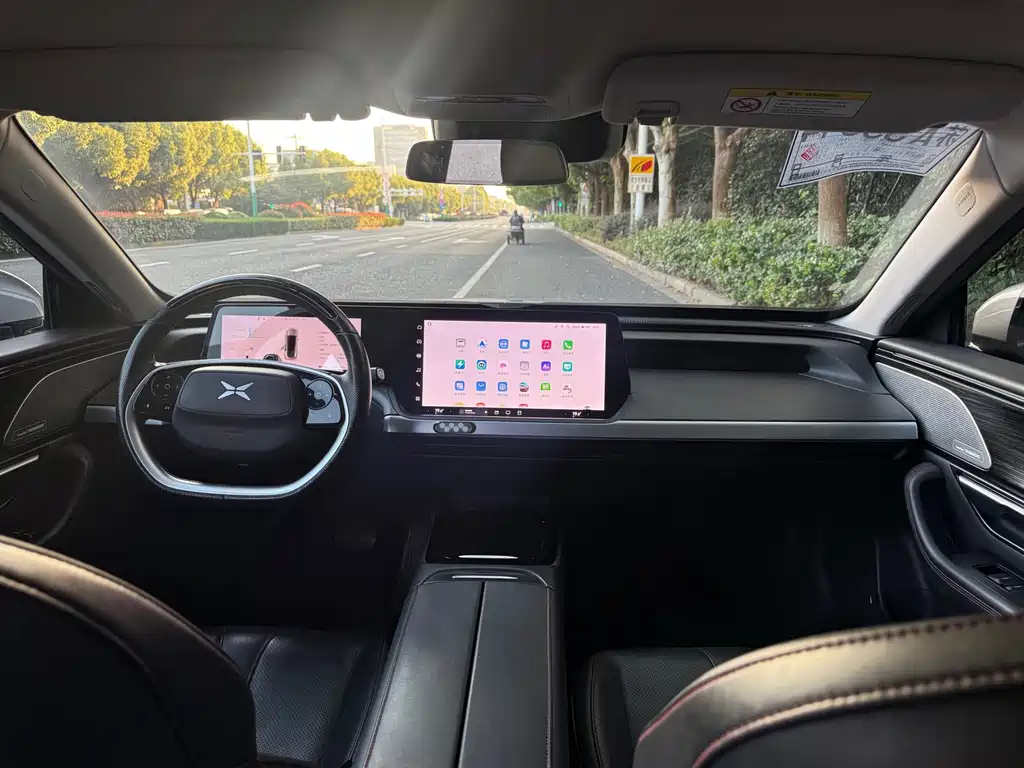 XPeng P7 — миниатюра 11