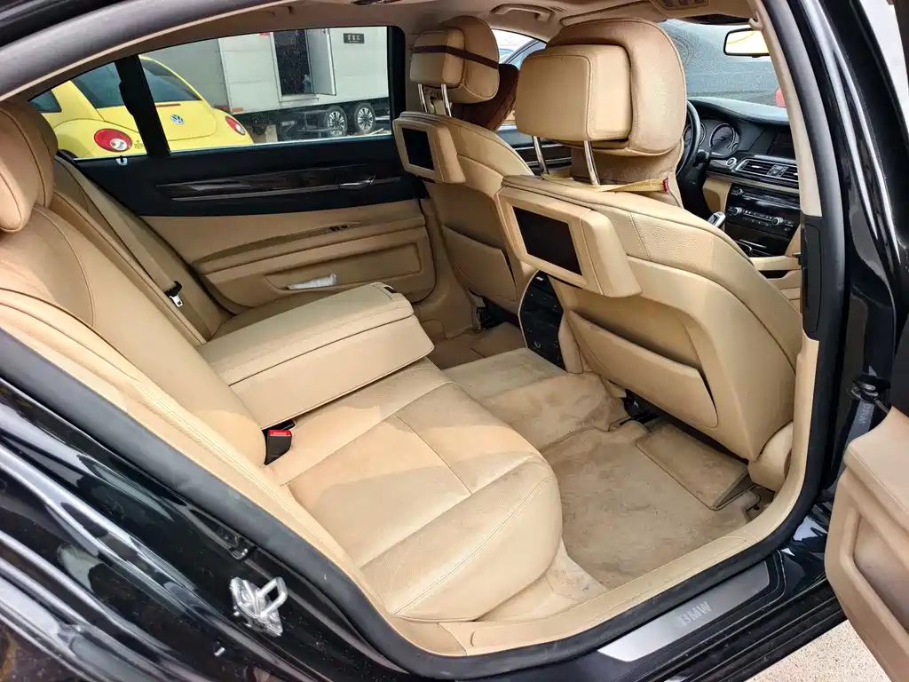 BMW 7 Series — миниатюра 18