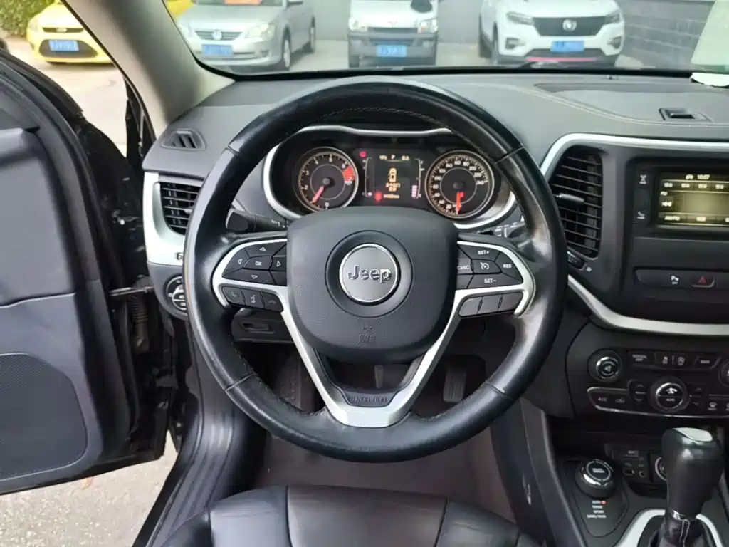 Jeep Cherokee — миниатюра 11