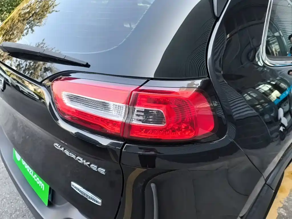 Jeep Cherokee — миниатюра 8