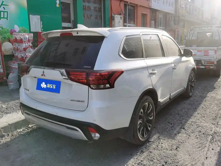 Mitsubishi Outlander — миниатюра 3