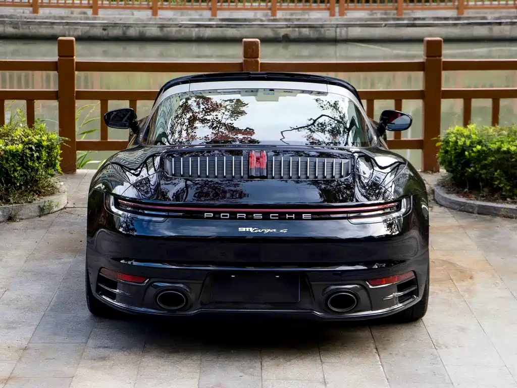 PORSCHE 911