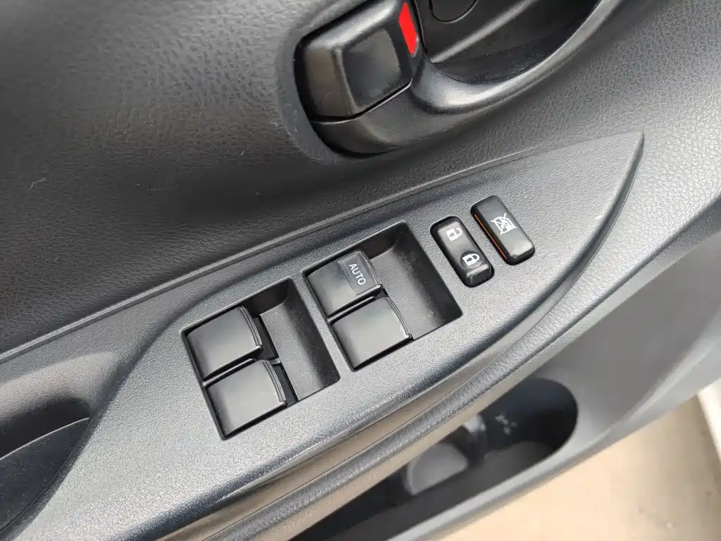 Toyota Yaris L — миниатюра 14