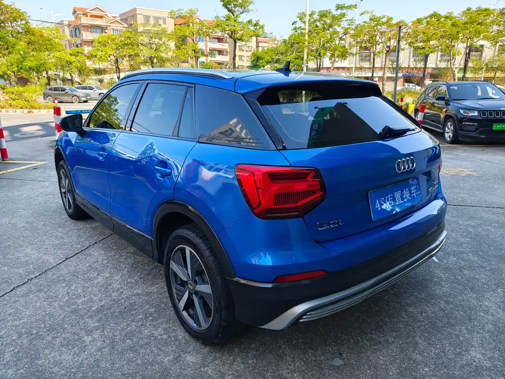 Audi Q2L e-tron — миниатюра 4