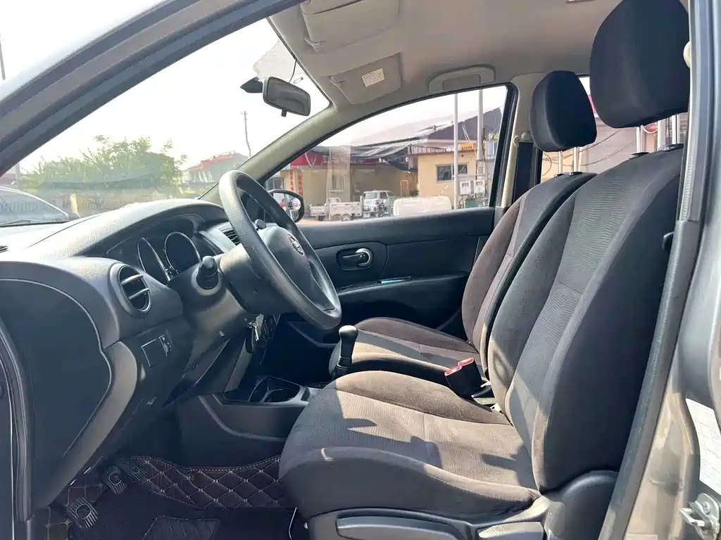 Nissan Livina — миниатюра 6