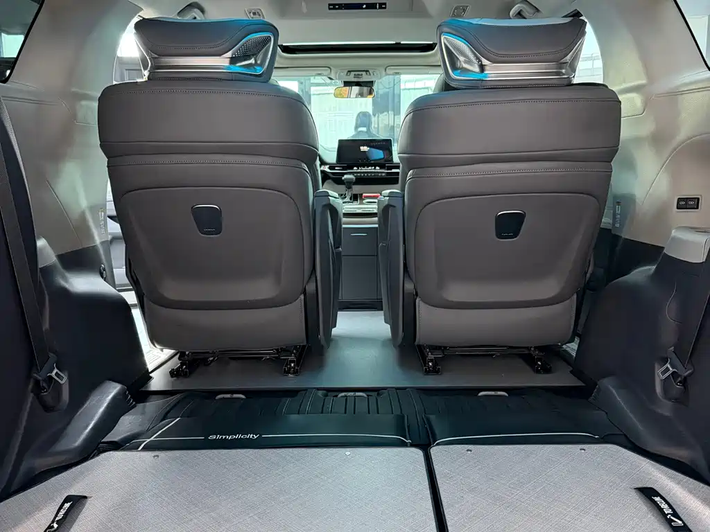 Toyota Sienna — миниатюра 8