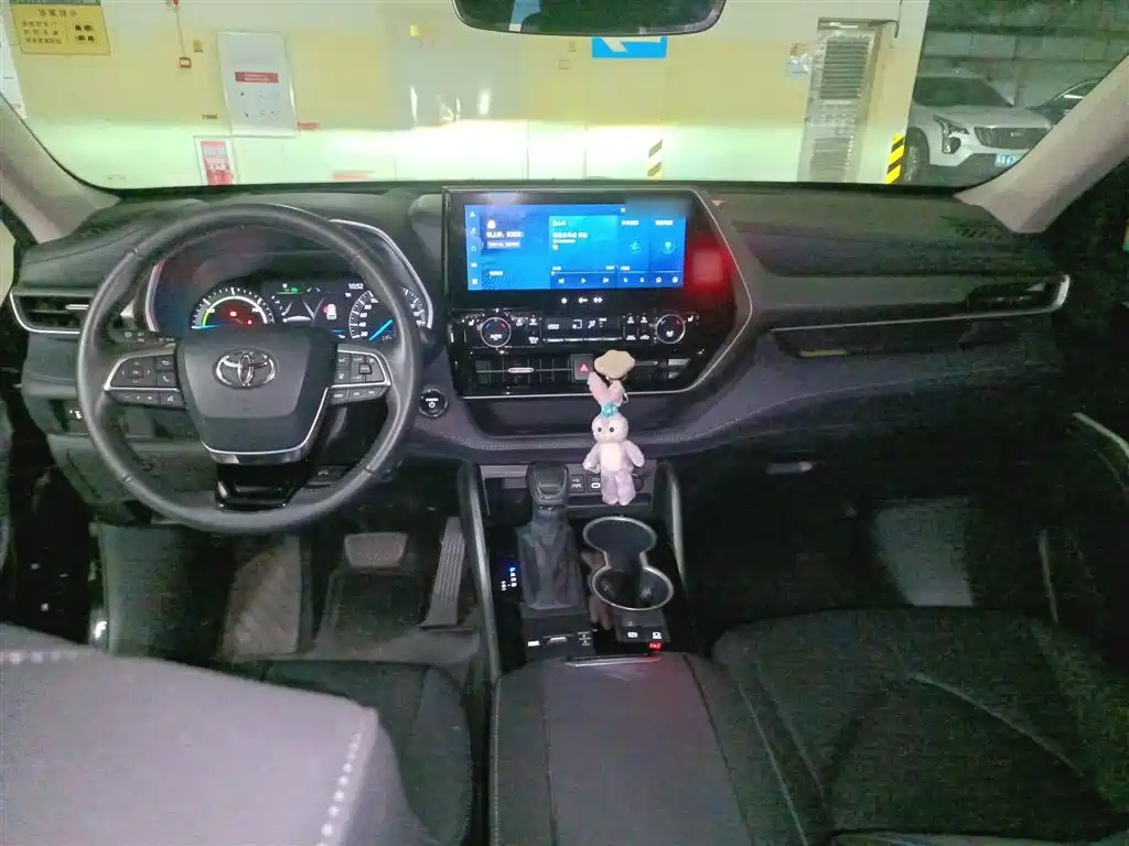 Toyota Highlander 2023 2.5L Luxury 7 мест