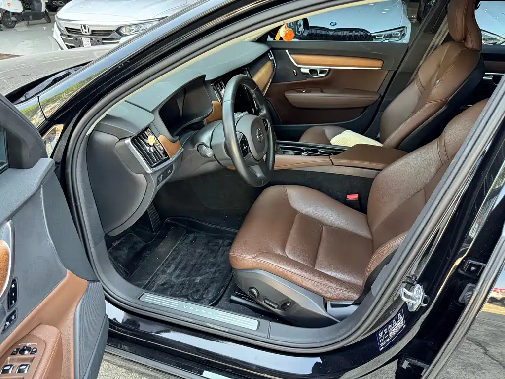 Volvo S90 — миниатюра 5