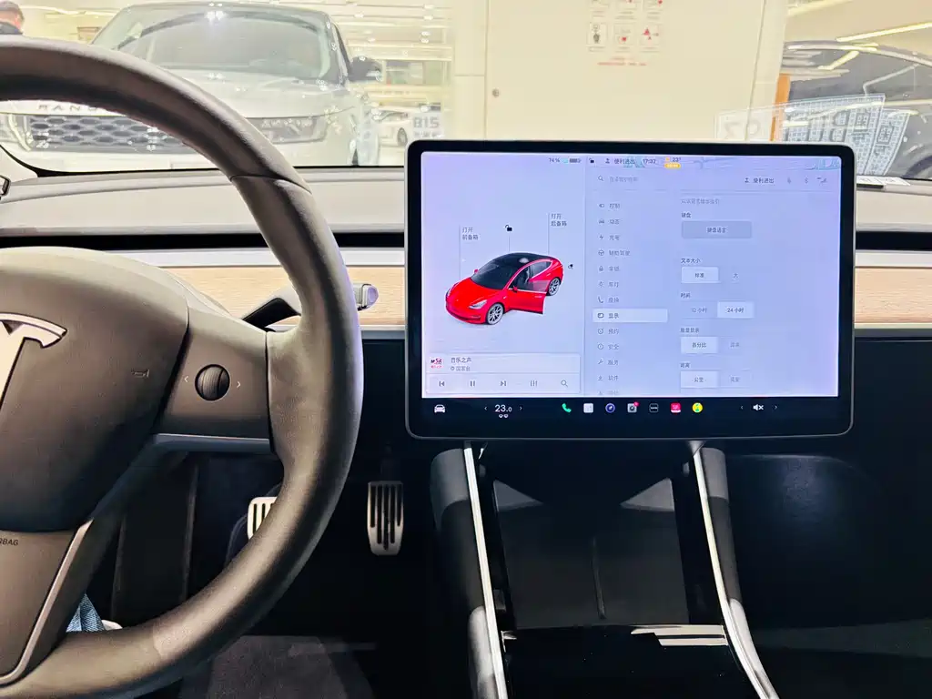 TESLA MODEL 3