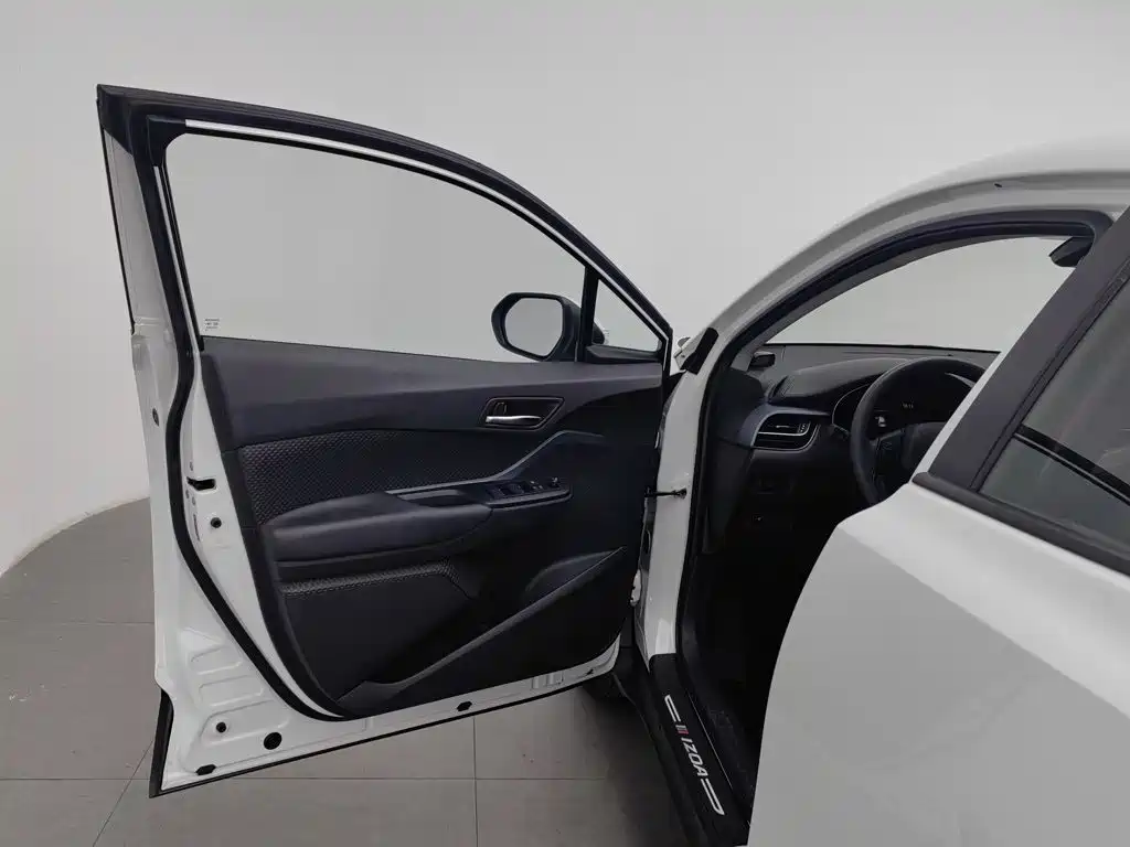 Toyota IZOA — миниатюра 8
