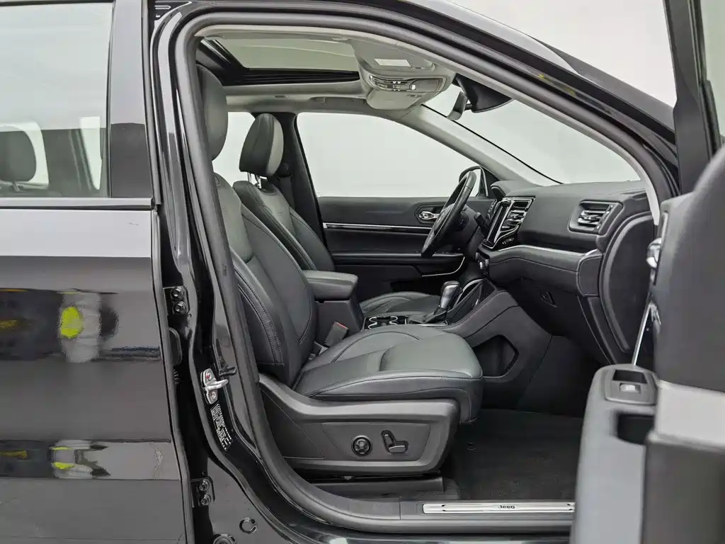 Jeep Grand Commander — миниатюра 23