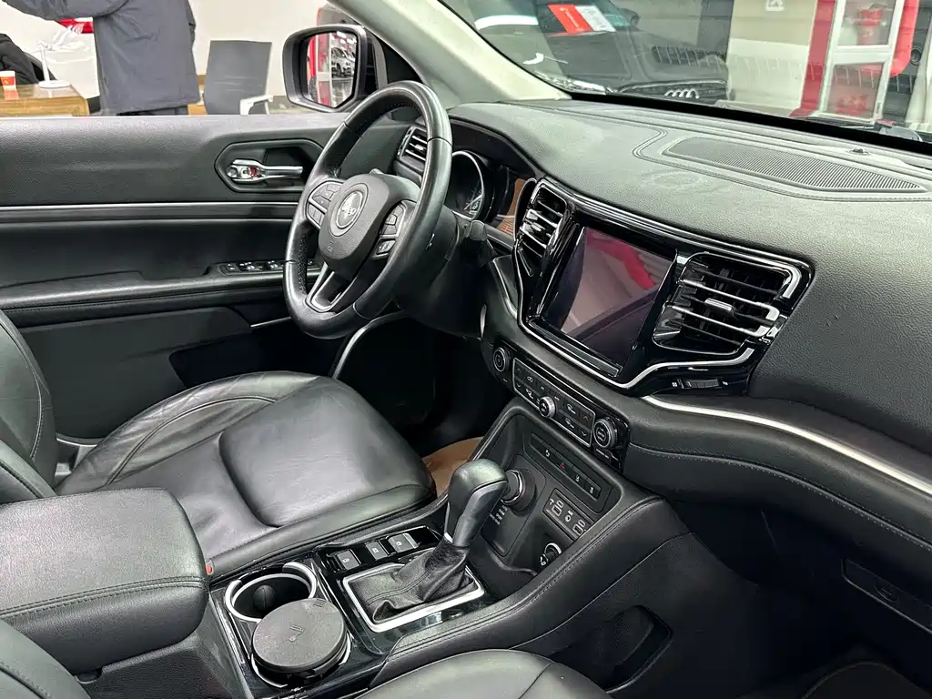 Jeep Grand Commander — миниатюра 10