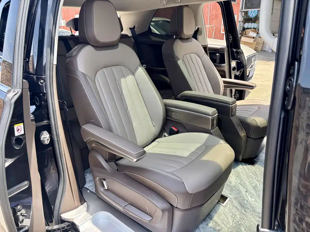 Volkswagen Viloran 380TSI Premium Speed Edition, фото 11