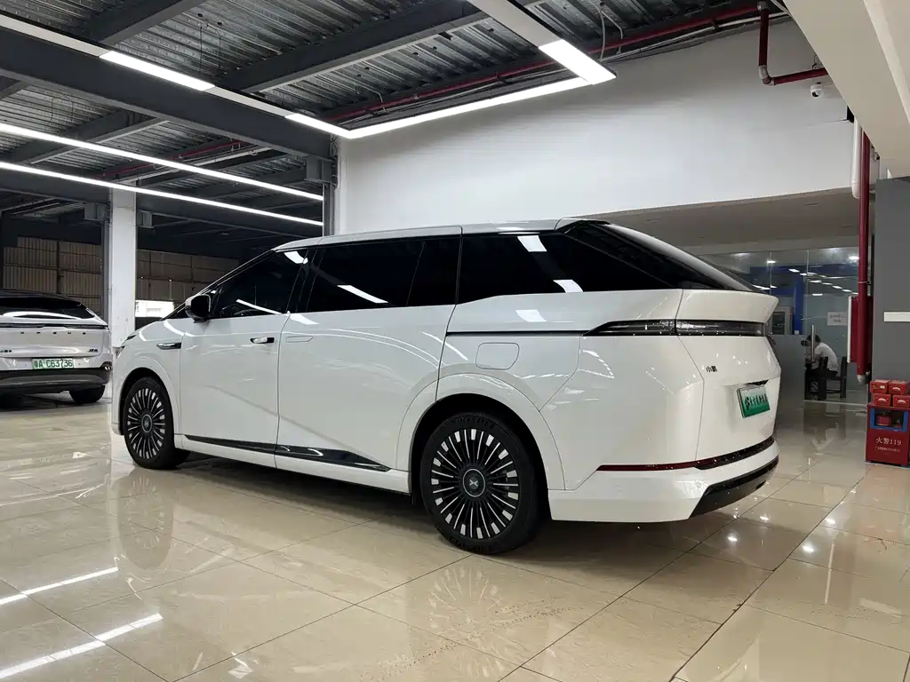 XPeng X9 — миниатюра 5