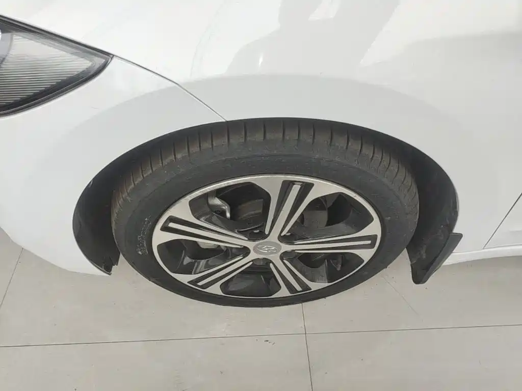 Hyundai Elantra — миниатюра 23