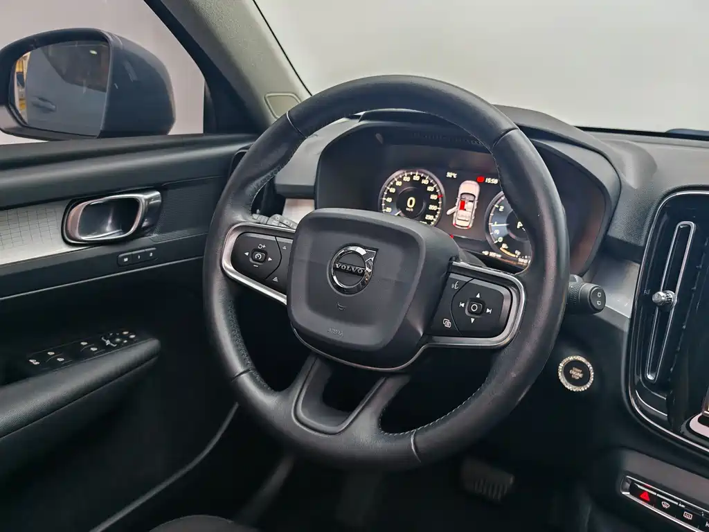 Volvo XC40 — миниатюра 16
