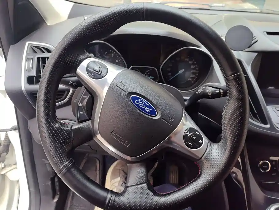 Ford Kuga — миниатюра 15
